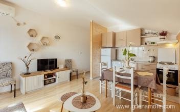 Comfortable apartments in the center of Tivat, private accommodation in city Tivat, Montenegro