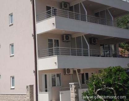 Апартаменти Вико 65, частни квартири в града Igalo, Черна Гора - IMG-d91d20d9fe910bef6402578d2d29cebb-V