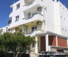 apartmani Pericic NEW HOUSE, частни квартири в града Sutomore, Черна Гора