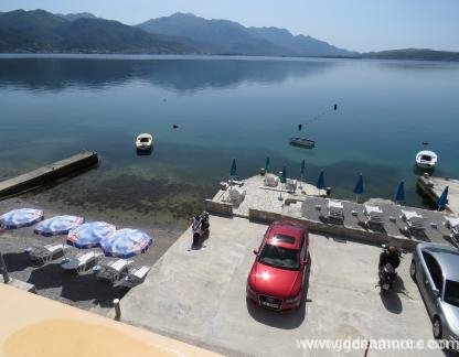 Stan Apartman Mirela, privatni smeštaj u mestu Bijela, Crna Gora - Parking plaža