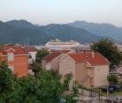 Apartman sa pogledom na more i planinu, private accommodation in city Bijela, Montenegro