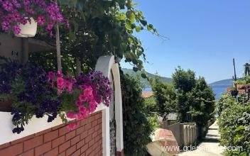 Apartman i sobe Tadic, privatni smeštaj u mestu Kumbor, Crna Gora