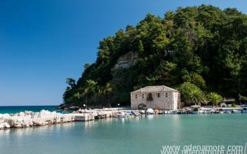 Gy&ouml;ngyvilla, Mag&aacute;n sz&aacute;ll&aacute;s a k&ouml;zs&eacute;gben Skala Potamia, G&ouml;r&ouml;gorsz&aacute;g