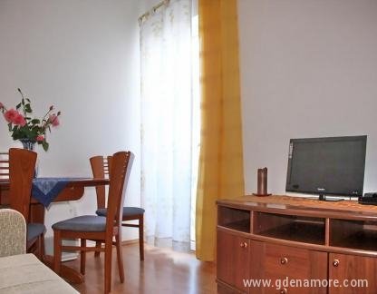 VILLA GLORIA, APARTMAN B 2+2, privatni smeštaj u mestu Trogir, Hrvatska