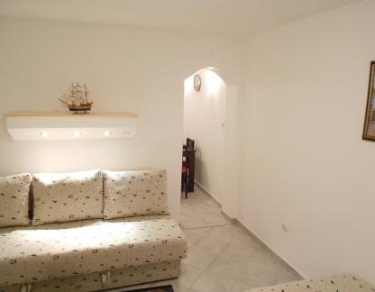 APARTMANI KOPITOVIC, , alojamiento privado en Petrovac, Montenegro