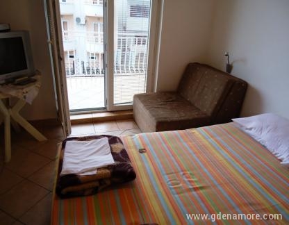 Zimmer und Appartements Vukčević, Apartman 2(slobodan od 22.08), Privatunterkunft im Ort Rafailovići, Montenegro