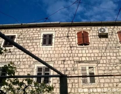 Appartamenti Mrdjenovic M & M2, , alloggi privati a Dobrota, Montenegro