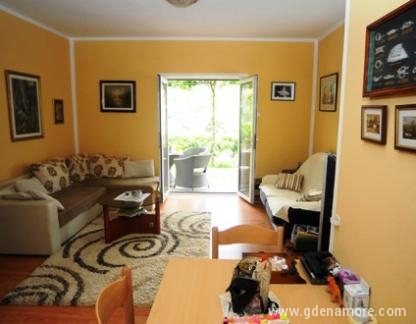 APARTMANI BEGOVIĆ, Lux apartman(veliki jednosoban stan), privatni smeštaj u mestu Herceg Novi, Crna Gora