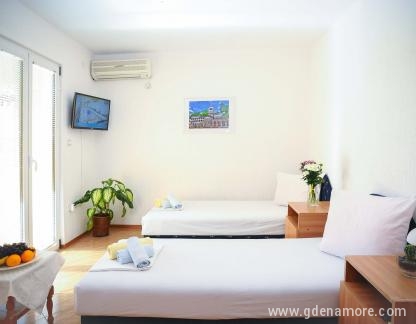 Budva Inn Apartments, Double Room with separate beds + balcony, private accommodation in city Budva, Montenegro