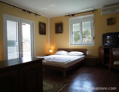 APARTMANI BEGOVIĆ, Apartman broj 3-(3-krevetni), privatni smeštaj u mestu Herceg Novi, Crna Gora