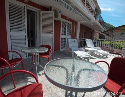 APARTMANI KOPITOVIC, , logement privé à Petrovac, Monténégro