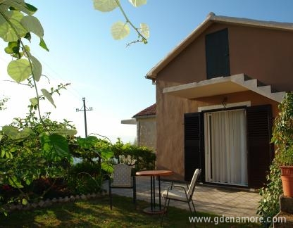 R&B apartmaji, Studio Junior, zasebne nastanitve v mestu Budva, Črna gora - Dvoriste