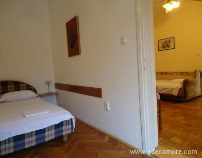 Apartmani Maslina-Savina, Dvosoban stan u prizemlju, privatni smeštaj u mestu Herceg Novi, Crna Gora