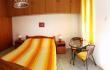 YELLOW ROOM T RATAC blue green, private accommodation in city Bar, Montenegro