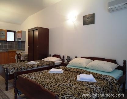 Sobe i apartmani Rabbit - Budva, Apartman br.2, privatni smeštaj u mestu Budva, Crna Gora