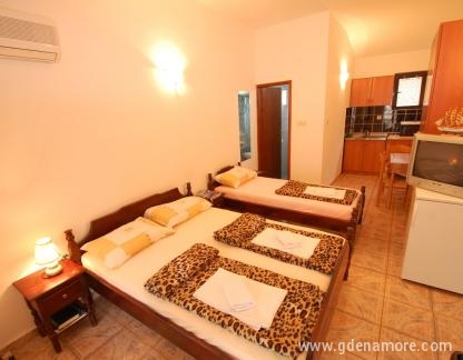 Sobe i apartmani Rabbit - Budva, Apartman br.3, privatni smeštaj u mestu Budva, Crna Gora