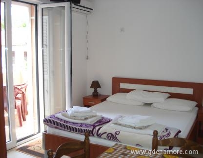 APARTvila dolinaSUNCA, apartamento tipo estudio GALEB, alojamiento privado en Buljarica, Montenegro