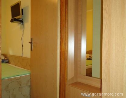 Apartmaji Đuričič, , zasebne nastanitve v mestu Baošići, Črna gora