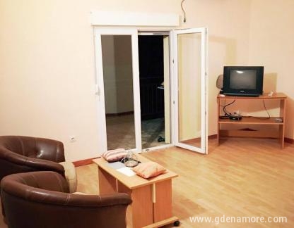 Цялостна къща за 6-8 човека!, , частни квартири в града Sutomore, Черна Гора