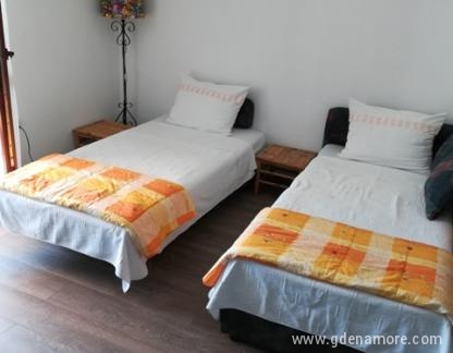 Apartments Matejic Igalo, , private accommodation in city Igalo, Montenegro - Trokrevetni studio