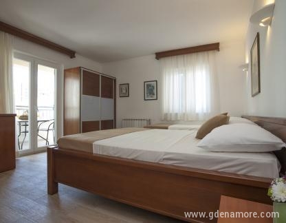 Guest House Medin , Trokrevetna soba, privatni smeštaj u mestu Petrovac, Crna Gora - Soba