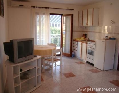 APARTMENTS DANICA AND MILAN, , private accommodation in city Vodice, Croatia - boravak 40m2 sjever kuhinja