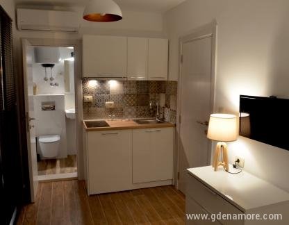 Vila Alexandra, Soba 11, privat innkvartering i sted Budva, Montenegro