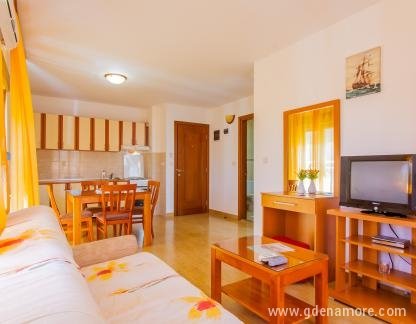 Apartmani Villa MIlica, , частни квартири в града Djenović, Черна Гора - dnevni boravak