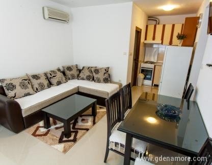 Apartmani Villa MIlica, , alojamiento privado en Djenović, Montenegro - dnevni boravak 1