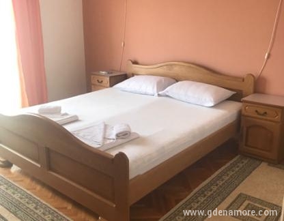 Privatni smjestaj Vidakovic, , alojamiento privado en Igalo, Montenegro
