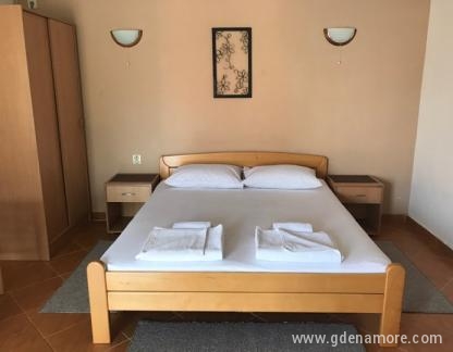 Privatni smjestaj Vidakovic, , alojamiento privado en Igalo, Montenegro