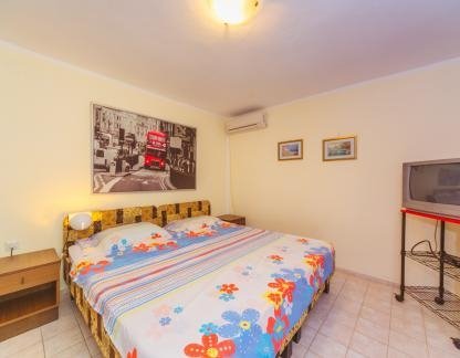 Apartmani Lilić, Apartman sa terasom/3, privatni smeštaj u mestu Ulcinj, Crna Gora - Spavaca soba