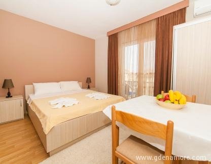 APARTMANI HANAKA, STUDIO 4, privatni smeštaj u mestu Pržno, Crna Gora - 01