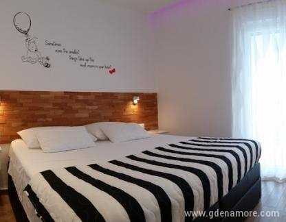 Apartments Ursic, , private accommodation in city Brela, Croatia