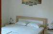  inn J&amp;S Feriehus, privat innkvartering i sted Sutomore, Montenegro