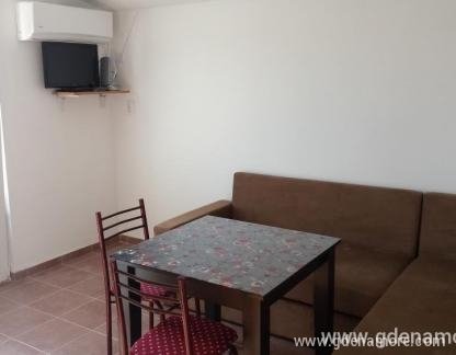 Apartmaji Milan, , zasebne nastanitve v mestu Sutomore, Črna gora