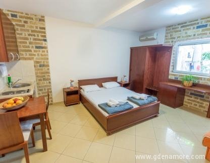 Villa Contessa,  Apartamento 1, alojamiento privado en Budva, Montenegro - DSC_2687