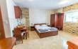 Apartma 3 v Villa Contessa, zasebne nastanitve v mestu Budva, Črna gora