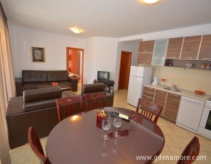 Appartements voïvodiques de Braca, , logement privé à Djenović, Monténégro - 000_4105