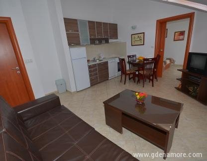 Braca Vojvodic apartmani, Apartman II 2+2, privatni smeštaj u mestu Djenović, Crna Gora - 000_4143