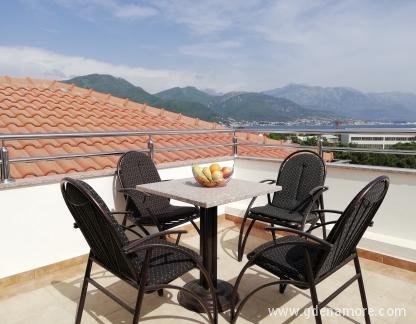 Apartamentos Anthurium, , alojamiento privado en Bijela, Montenegro - 01
