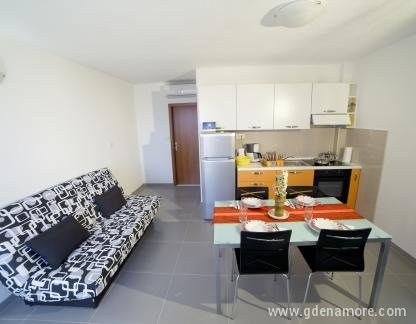 Apartmani 1234, , частни квартири в града Omiš, Хърватия