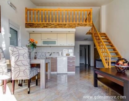 Vila Rajovic, Duplex apartman za 6 osoba, privatni smeštaj u mestu Bečići, Crna Gora - 58377931_323819741637558_4071265242942799872_n