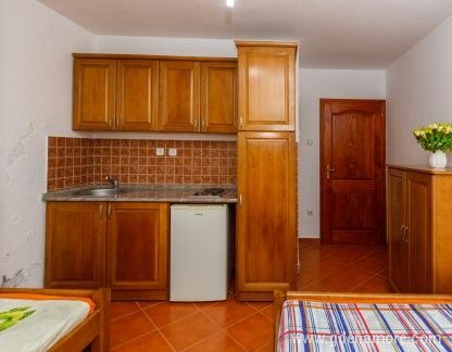 Aparthotel "ADO", , alloggi privati a Dobre Vode, Montenegro - Apartman #3
