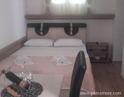 LEILIGHETER BASIC - SEPTEMBER SPESIALTILBUD 8 EUR PER PERSON, , privat innkvartering i sted Herceg Novi, Montenegro - 20190602_124256