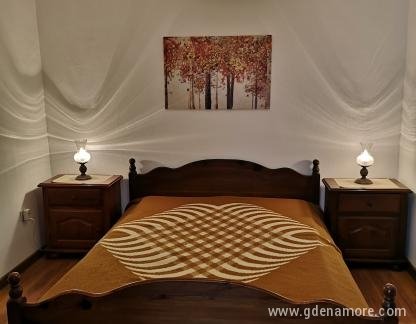 3 apartmana u Igalu, , privat innkvartering i sted Igalo, Montenegro - Krevet