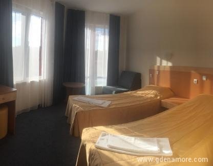 Семеен Хотел Съндей, , private accommodation in city Kiten, Bulgaria - double room