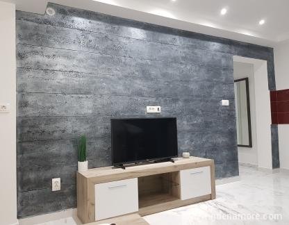 Appartements Ana, , logement privé à Šušanj, Monténégro - 20190702_221401