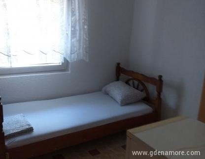 Apartamentos Korac, , alojamiento privado en Šušanj, Montenegro - 20190730_090420