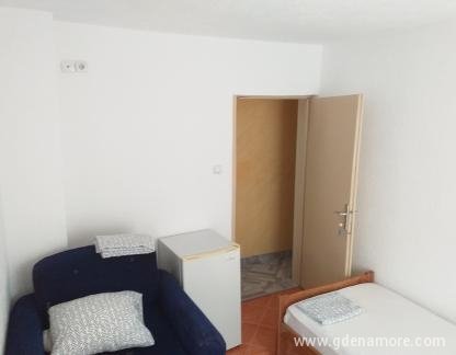 Apartments Korac, , private accommodation in city Šušanj, Montenegro - 20190730_171150